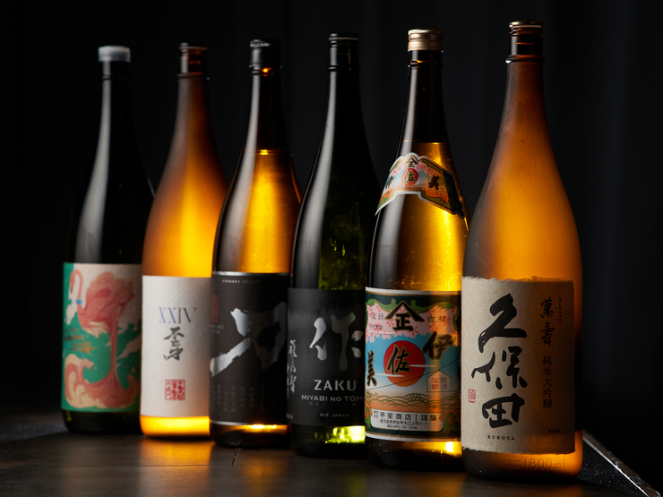 日本酒のボトルが並んだ画像